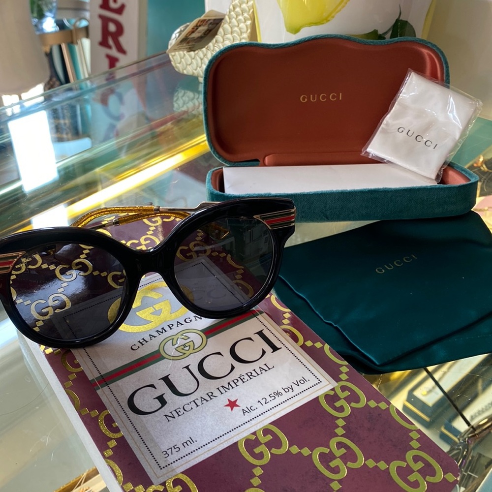 🌺Gucci GG 0282SA
Authentic Gucci Sunglasses